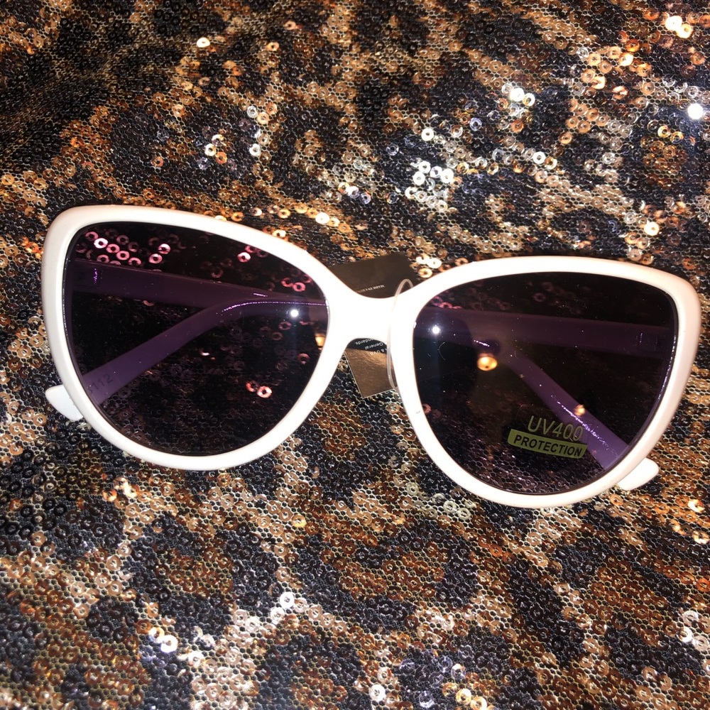 {???} White Black Cat Eye Sunglasses